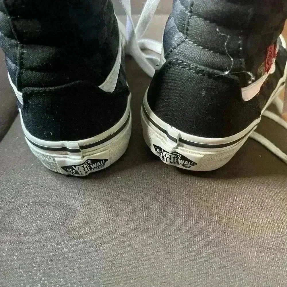 Vans - Picture 2 of 2